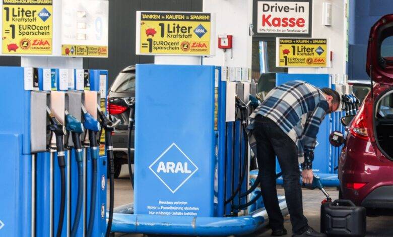 Irão abastece 20 litros de gasolina por pessoa