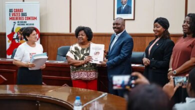 Mulheres entregam contribuições para reforma do Estado