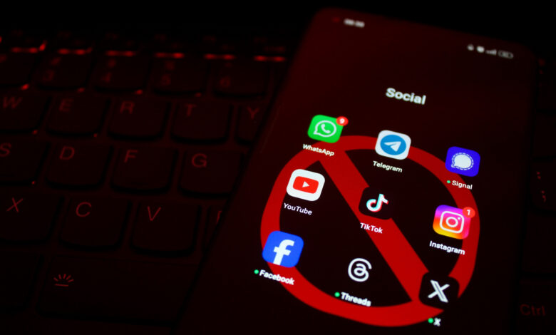 Mais um país da Europa se prepara para banir adolescentes das redes sociais
