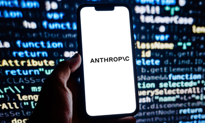 Após impasse regulatório, EUA liberam acesso parcial a modelo de IA da Anthropic