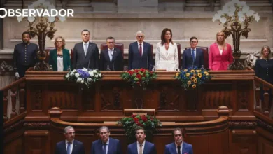 Assembleia da República aplaude de pé autonomias regionais