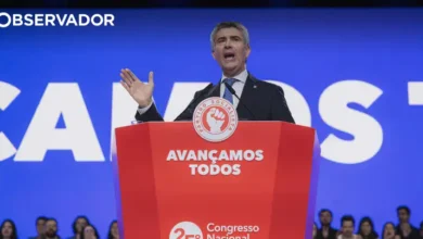 Carneiro mexe na direção e vota moções num PS "disponível"