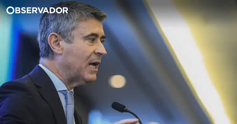 Carneiro promete revisão dos estatutos e vê PS "unido"