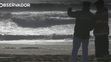 Duas jovens resgatadas do mar na Praia da Baía em Espinho