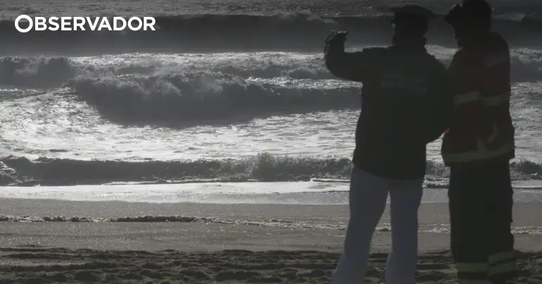 Duas jovens resgatadas do mar na Praia da Baía em Espinho