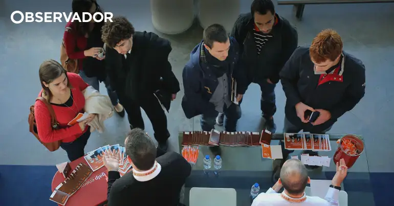 Estudantes criam barco autónomo movido a energia elétrica