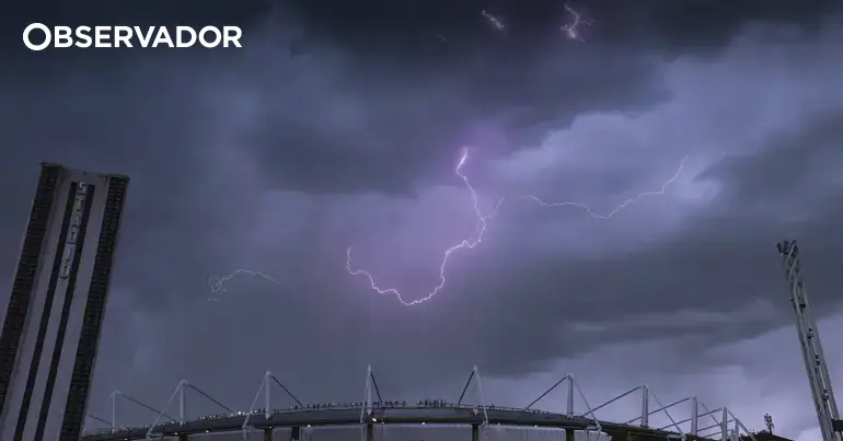 Faz sentido parar um jogo 30 minutos por causa de um raio?