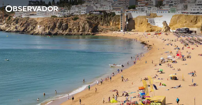 Homem morre em praia de Albufeira após indisposição