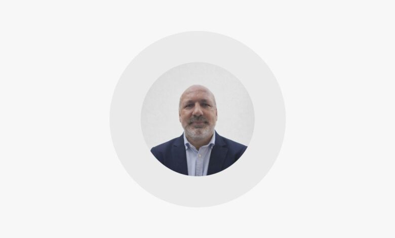Informar ou não informar - uma questão em três atos