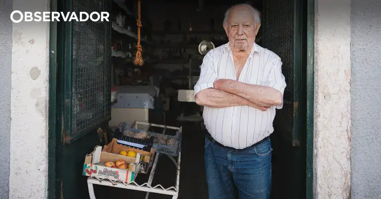 O adeus de Manuel à sua mercearia, 71 anos depois