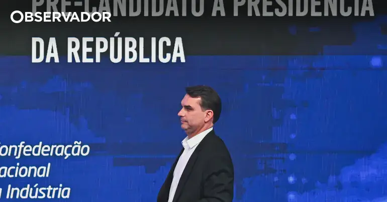 Polícia conclui que Flávio Bolsonaro caluniou Lula