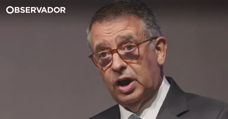 Seguro em homenagem a Souto de Moura na Sagrada Família