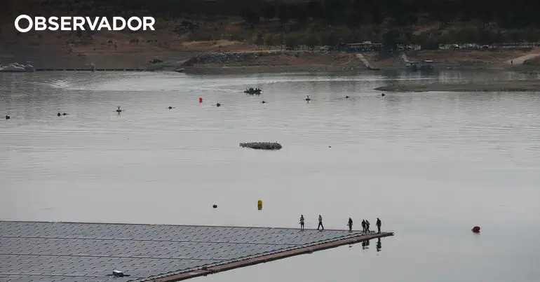 Solar flutuante. Painéis solares podem trocar água por terra