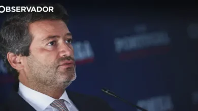 Ventura acusa PSD e PS de "irresponsabilidade" na imigração