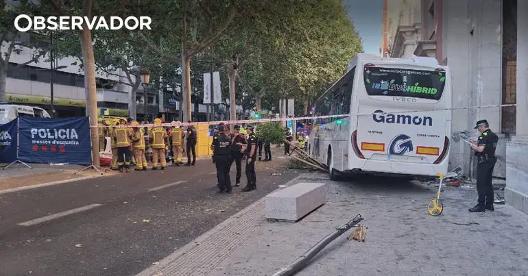Acidente com autocarro na Catalunha faz mais de 40 feridos