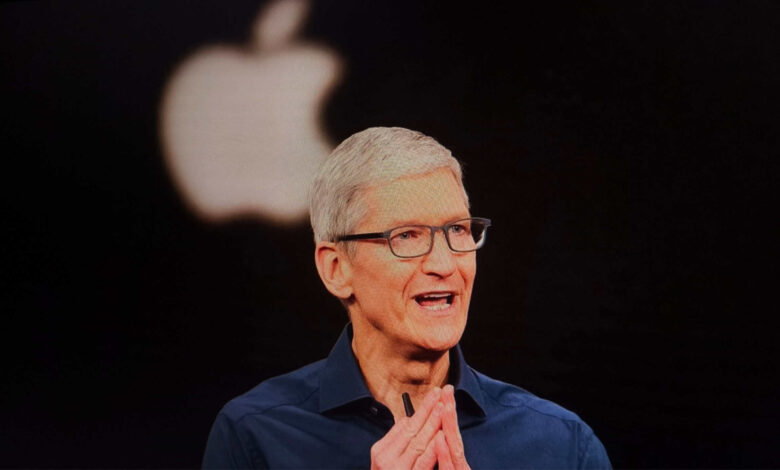 Apple prevê trimestre difícil e Tim Cook se despede do comando da empresa