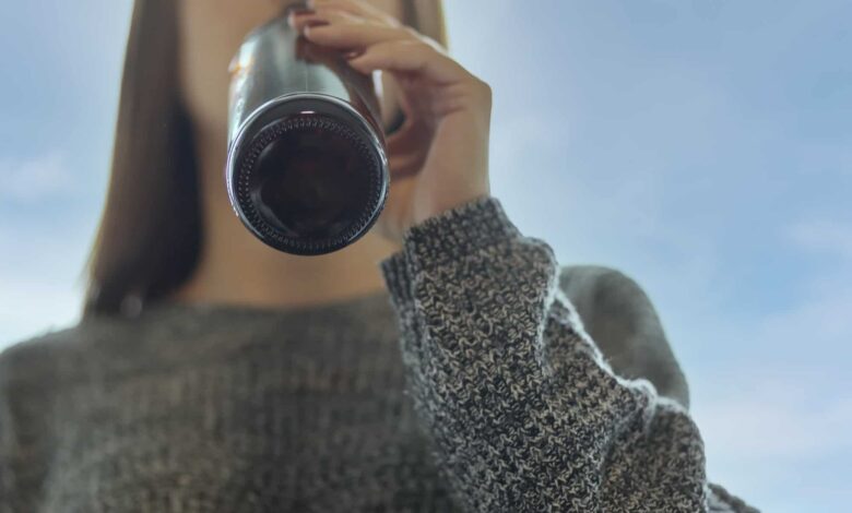 Apps de delivery verificam a idade para vender bebidas? Testamos cinco plataformas