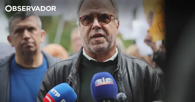 BE propõe inquérito parlamentar ao "caos" nos exames