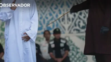 Casal indonésio açoitado por partilhar beijo no TikTok