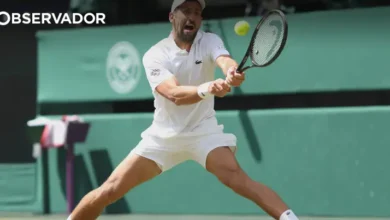 Djokovic bate Safiullin e está nos quartos de Wimbledon