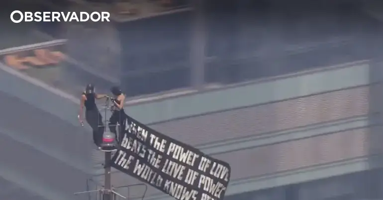 Duo sobe ao topo do Empire State Building para apelar à paz