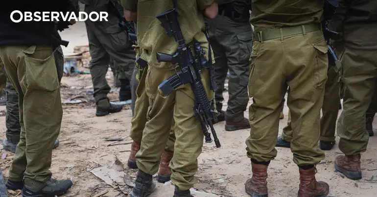 Gaza: Israel investiga foto viral de detido humilhado