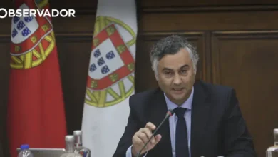 IL pergunta a Governo se vai mudar datas no ensino superior