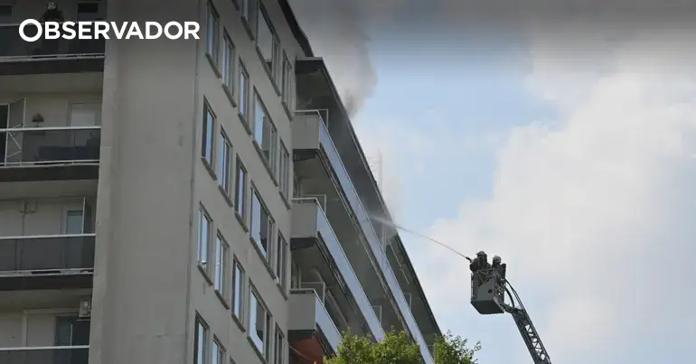 Incêndio em prédio de dez andares provoca várias mortes