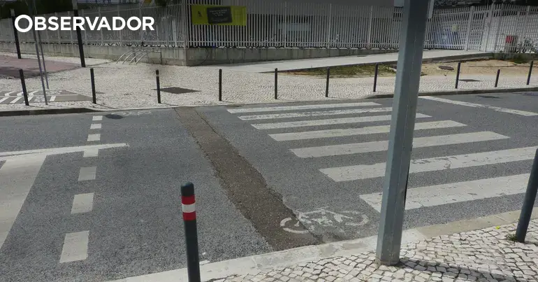 Jovem gravemente ferida após ser atropelada no passeio