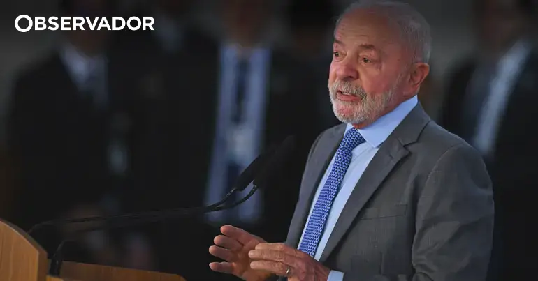 Lula chama Flávio Bolsonaro de "traidor da pátria"
