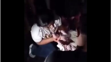 Mulher dá a luz entre escombros na Venezuela