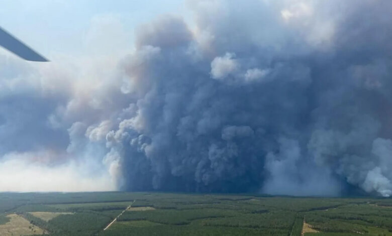 Na França, este incêndio causou uma tempestade de fogo no céu