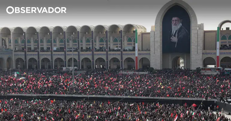 No funeral de Khamenei, iranianos apelam à vingança