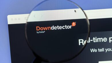 O que acontece antes de um serviço aparecer como fora do ar no Downdetector?