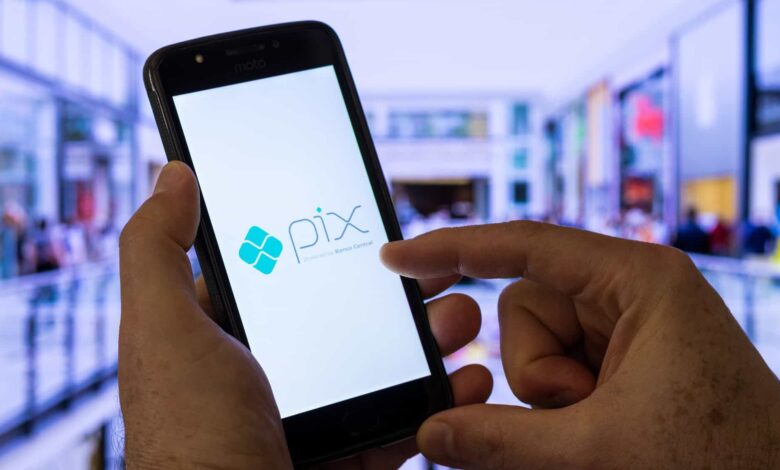 Pix conquista o mundo, mas enfrenta pressão de gigantes
