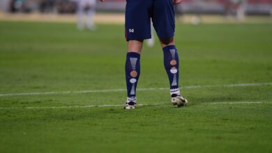 Por que jogadores de futebol estão cortando as meias? A ciência explica