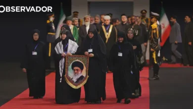 Quatro meses depois, começa o funeral de Ali Khamenei