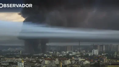 Rússia bombardeia Kiev no "maior ataque" nesta guerra
