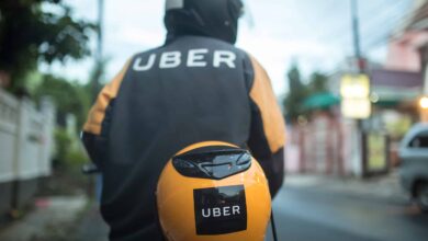 SP credencia Uber para transporte por moto, mas mantém serviço suspenso