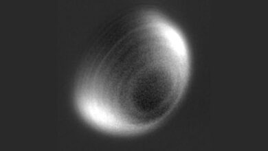 Anéis concêntricos detectados na atmosfera de Vênus em luz polarizada — se confirmados, podem ajudar a explicar por que os ventos do planeta circulam 60 vezes mais rápido que o solo abaixo deles.