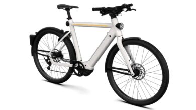 Volkswagen lança bicicleta elétrica com câmera traseira e capacete que detecta acidentes