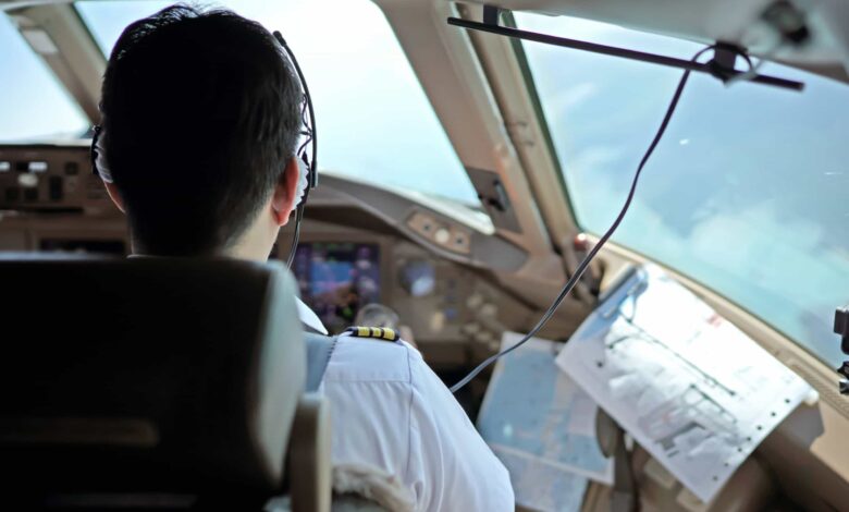 Comissários e pilotos lideram risco de morte por câncer ligado à radiação, aponta estudo