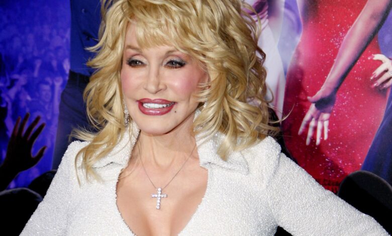 Dolly Parton, atriz e ícone da música country, morre aos 80 anos