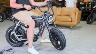 E-bike com visual de moto combina diversão, praticidade e condução acessível