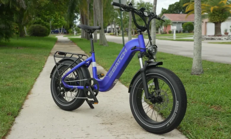 Esta bicicleta elétrica usa pneus largos para encarar a cidade