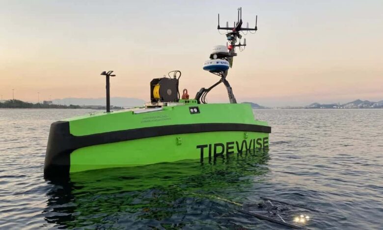 Um dos principais produtos da empresa é o USV Tupan, uma embarcação de superfície não tripulada