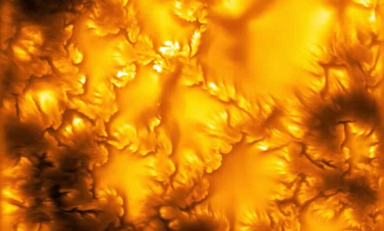 Imagens inéditas mostram o que alimenta explosões no Sol; Veja!