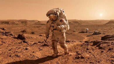 Astronauta com traje espacial em Marte