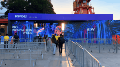 O navio de guerra que virou fliperama na Rio Innovation Week