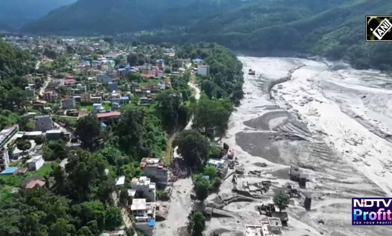 O que causou a inundação que matou centenas de pessoas no Nepal?